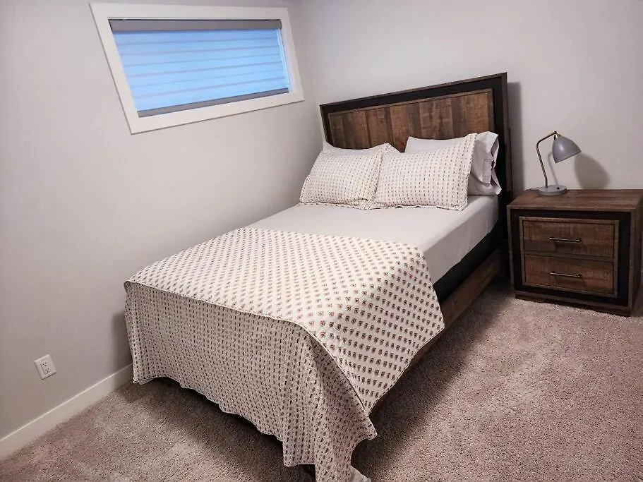 Deluxe 2 Bedroom Suite With*Netflix/Cable/Prime Edmonton Canada
